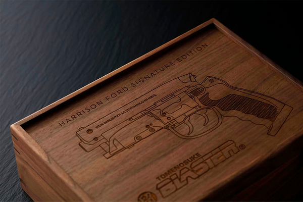 BLADE RUNNER TRADITIONAL JAPANESE WOOD GUN DISPLAY BOX